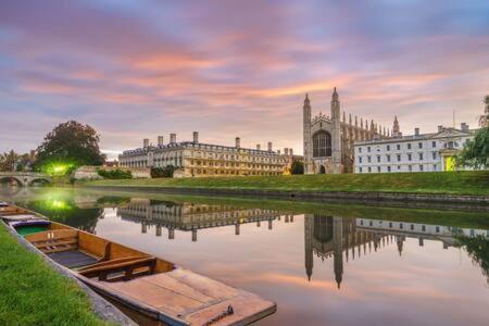 Central, Stunning 2 Bed Apartment With Parking! Cambridge  Exterior photo